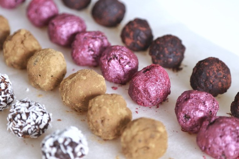 How to make healthy gluten free date balls