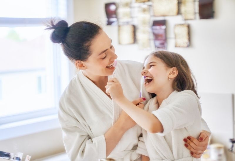 toddler brushing teeth struggle