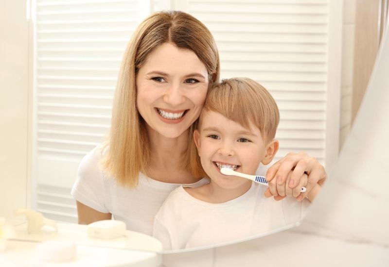 toddler brushing teeth struggle